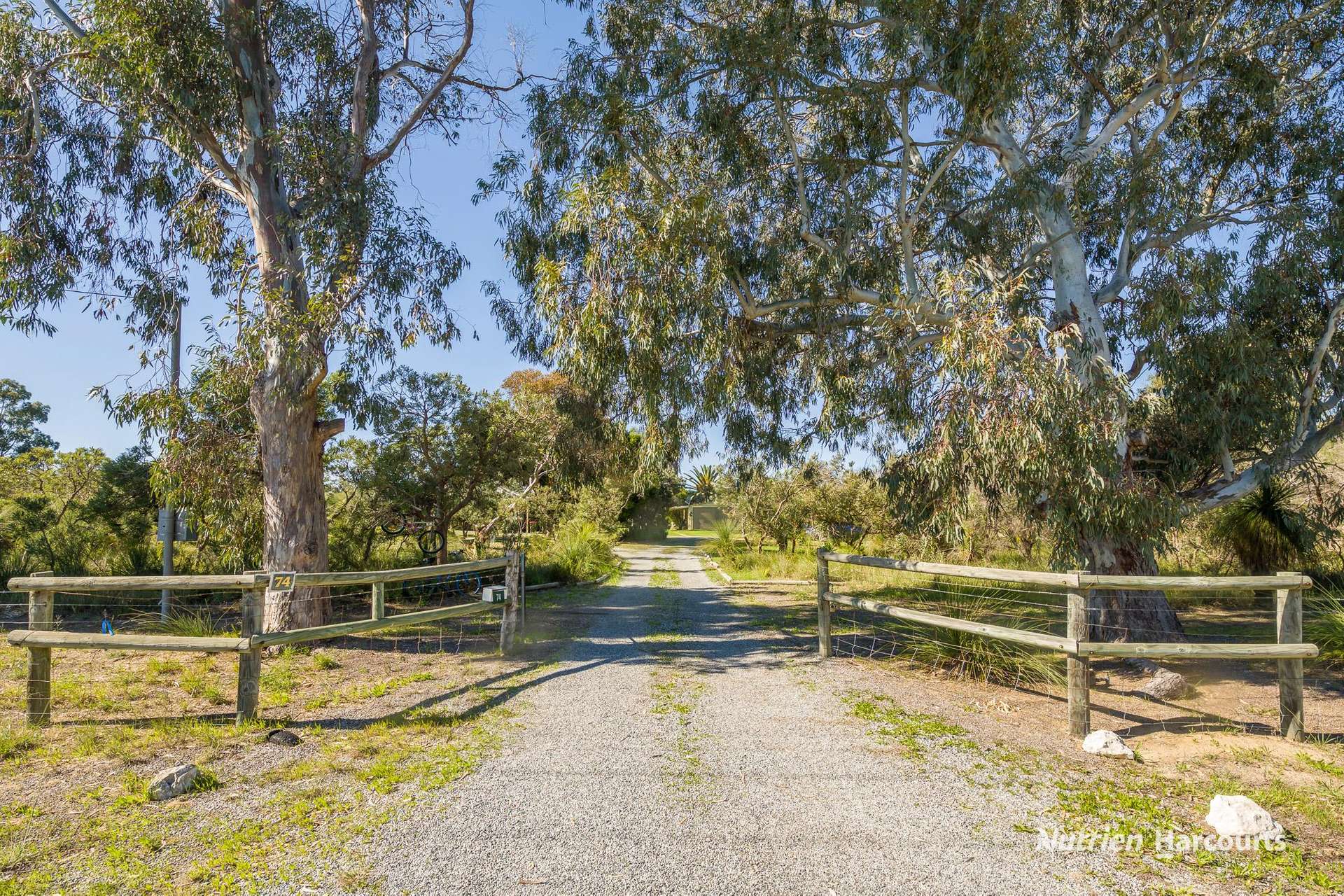 74 Birdwood Drive, Woodridge For Sale by Farmbuy.com - image 25