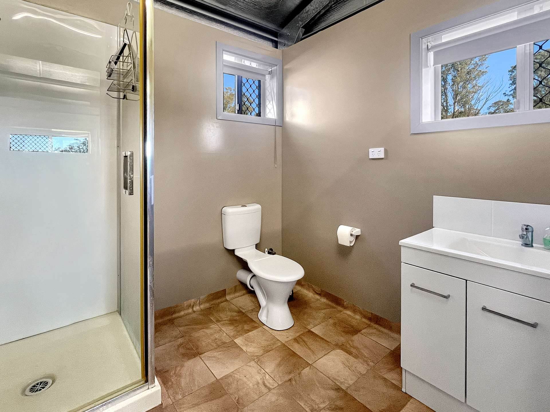 1 Tenterfield Street, Liston For Sale by Farmbuy.com - image 10