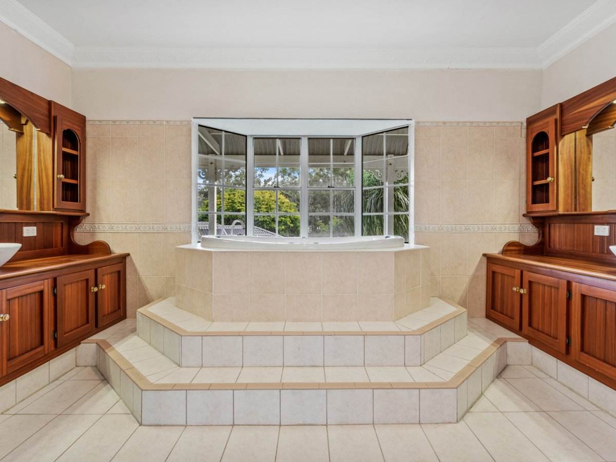 202 San Fernando Drive, Worongary For Sale by Farmbuy.com - image 18