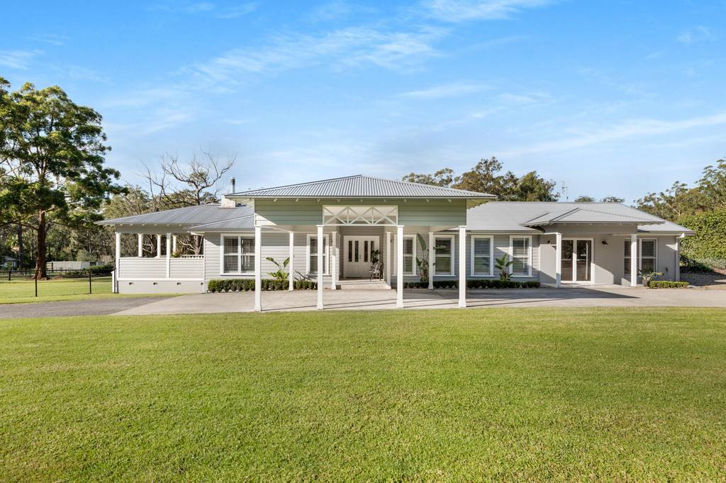 21 Knoll Parade, Woollamia NSW 2540