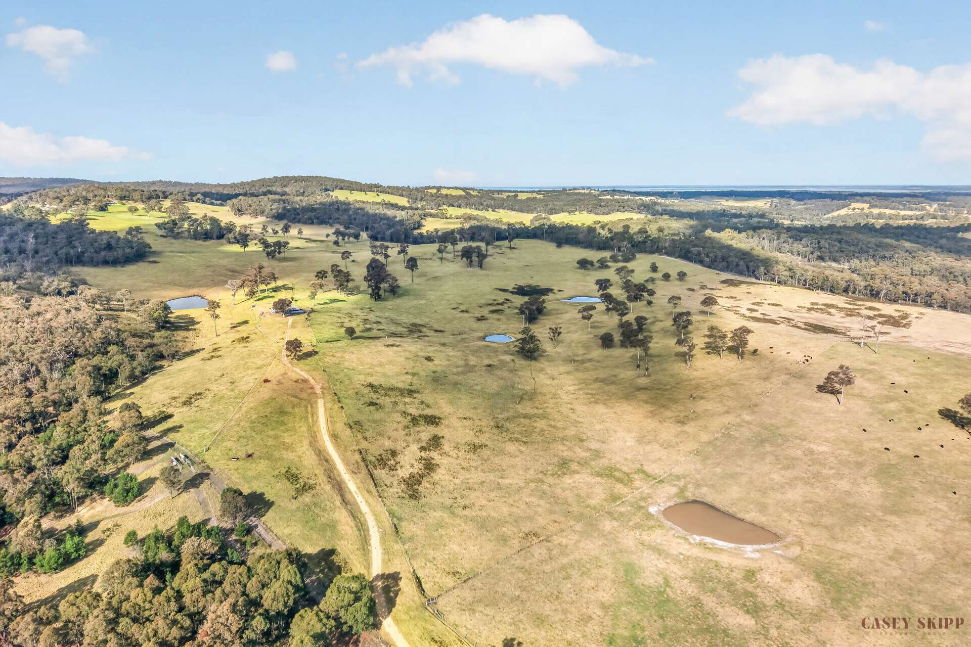 940 Orrs Road, Clifton Creek For Sale by Farmbuy.com - image 1