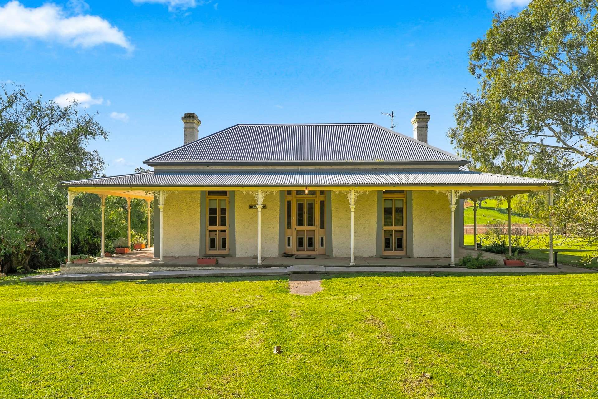 1629 Darbys Falls Road, Cowra For Sale by Farmbuy.com - image 1