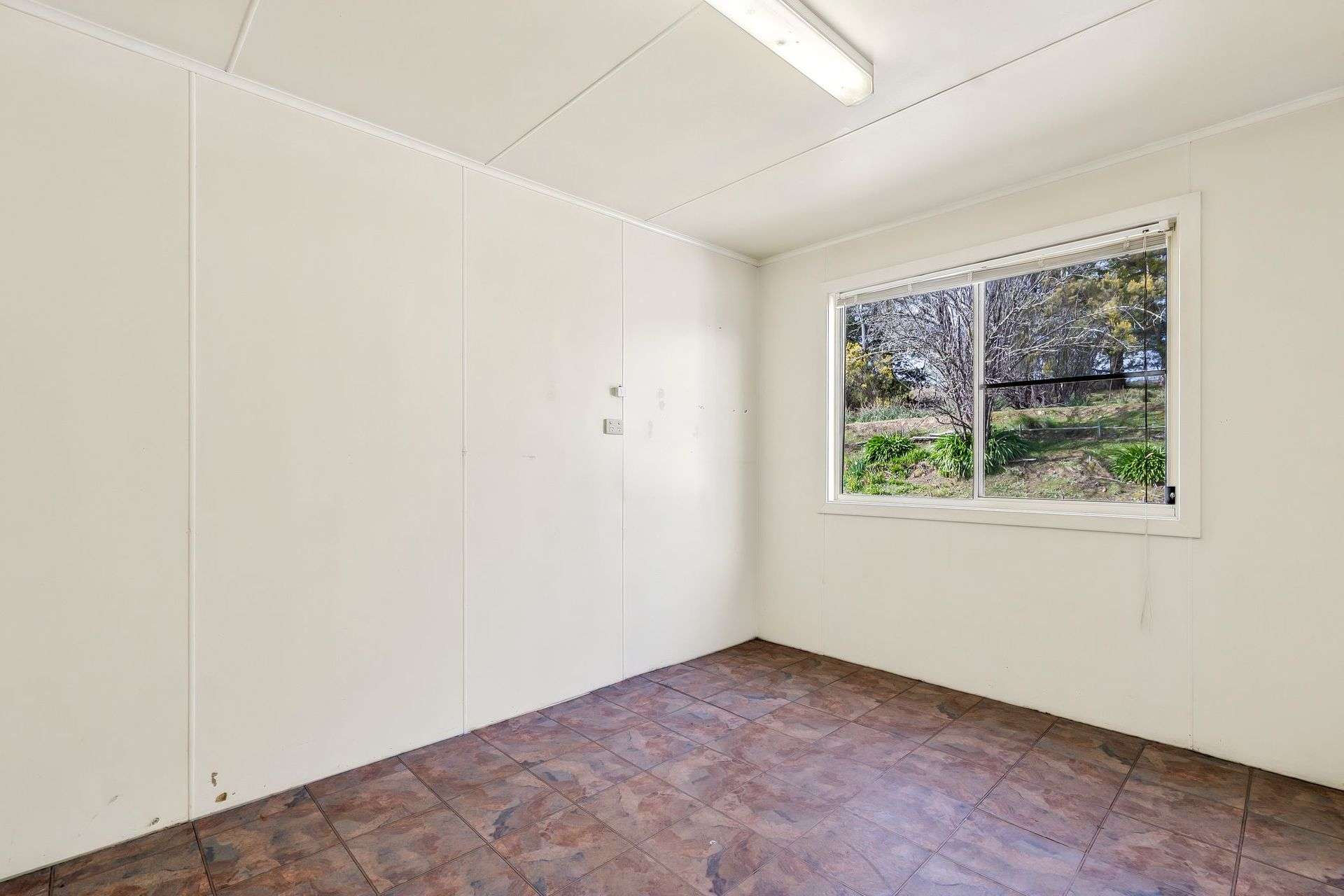 23 Bathurst Street, Tuena For Sale by Farmbuy.com - image 9