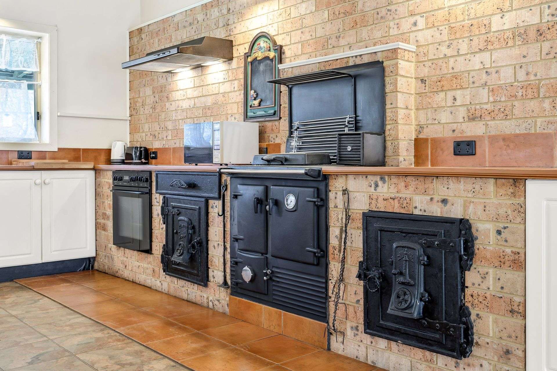 23 Bathurst Street, Tuena For Sale by Farmbuy.com - image 3