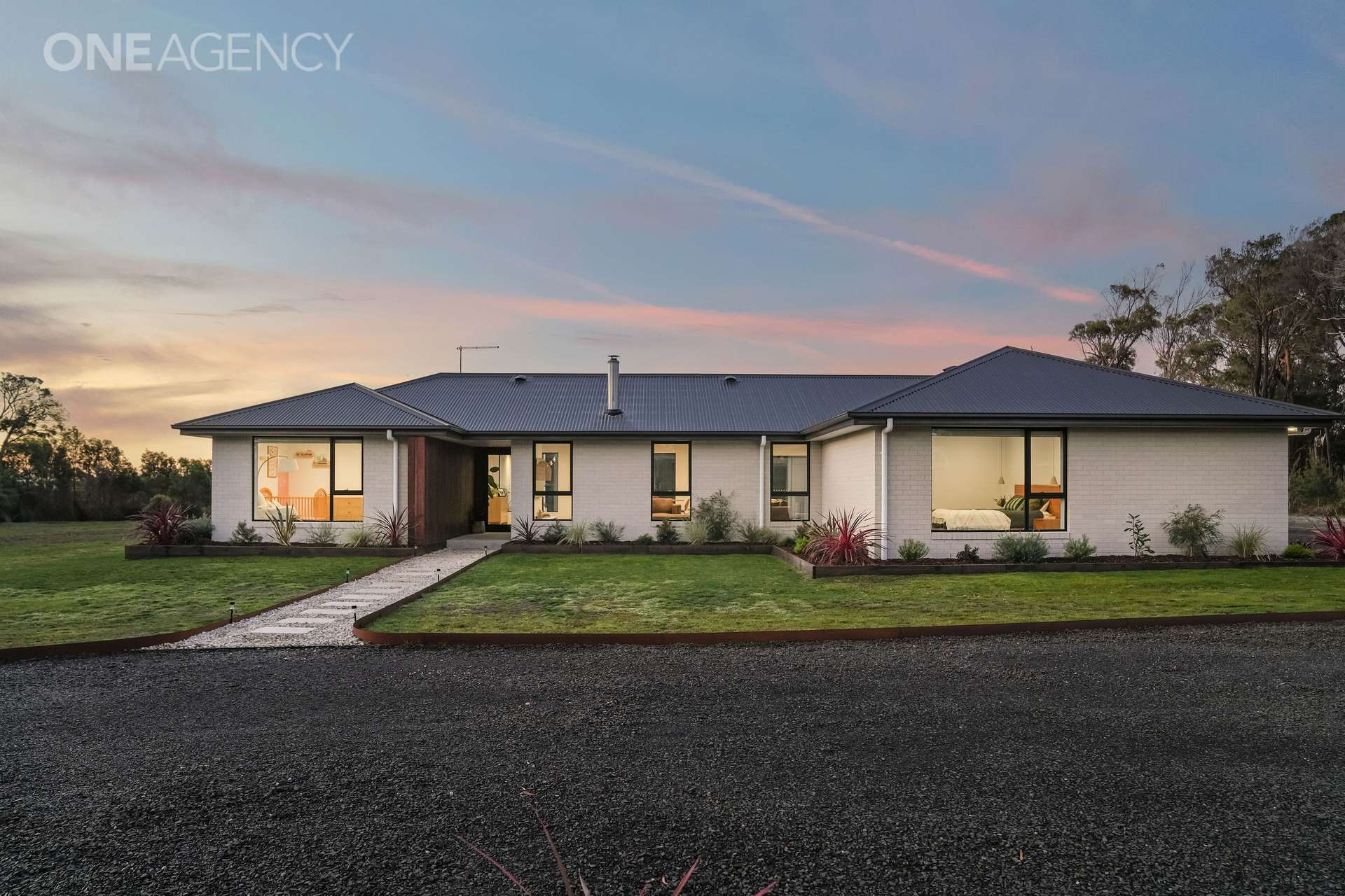 6 Neville Drive, Bridport For Sale by Farmbuy.com - image 1
