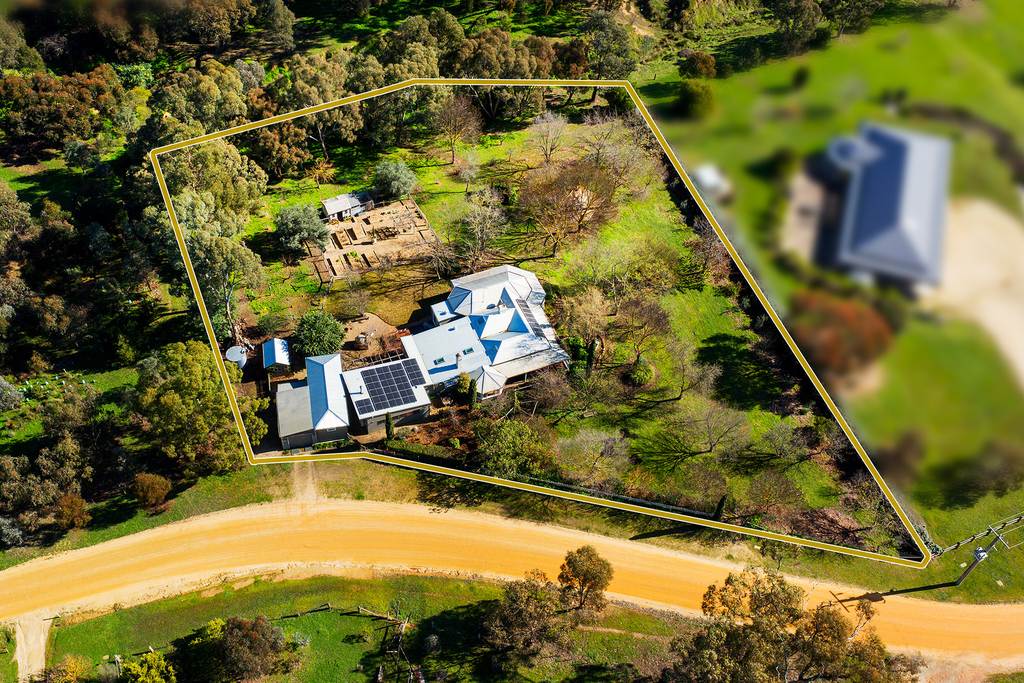 9 Mitchell Parade, Castlemaine VIC 3450