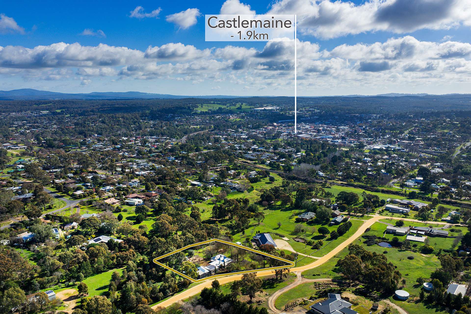 9 Mitchell Parade, Castlemaine For Sale by Farmbuy.com - image 2