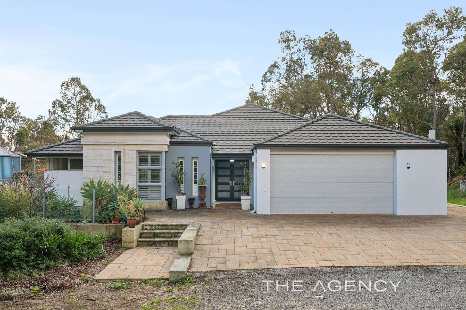 16 Strawberry Hill Drive, Gidgegannup For Sale by Farmbuy.com - image 2