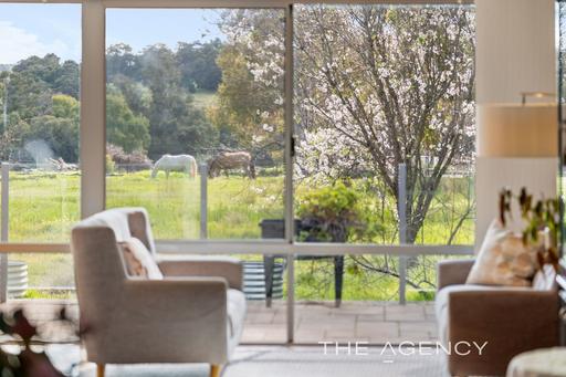 16 Strawberry Hill Drive, Gidgegannup WA 6083
