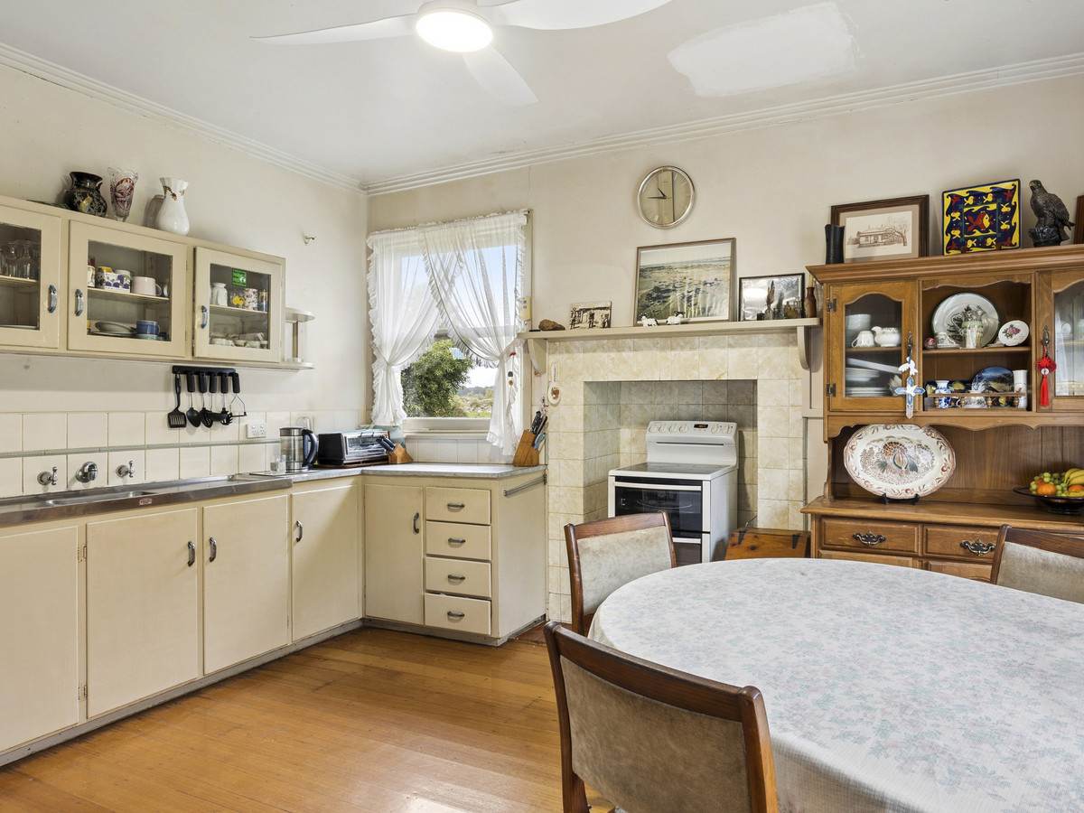 1351 Hawks Nest Road, Pirron Yallock For Sale by Farmbuy.com - image 13