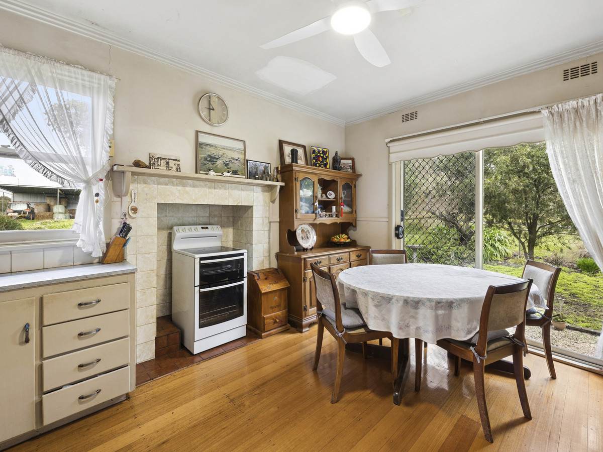 1351 Hawks Nest Road, Pirron Yallock For Sale by Farmbuy.com - image 12