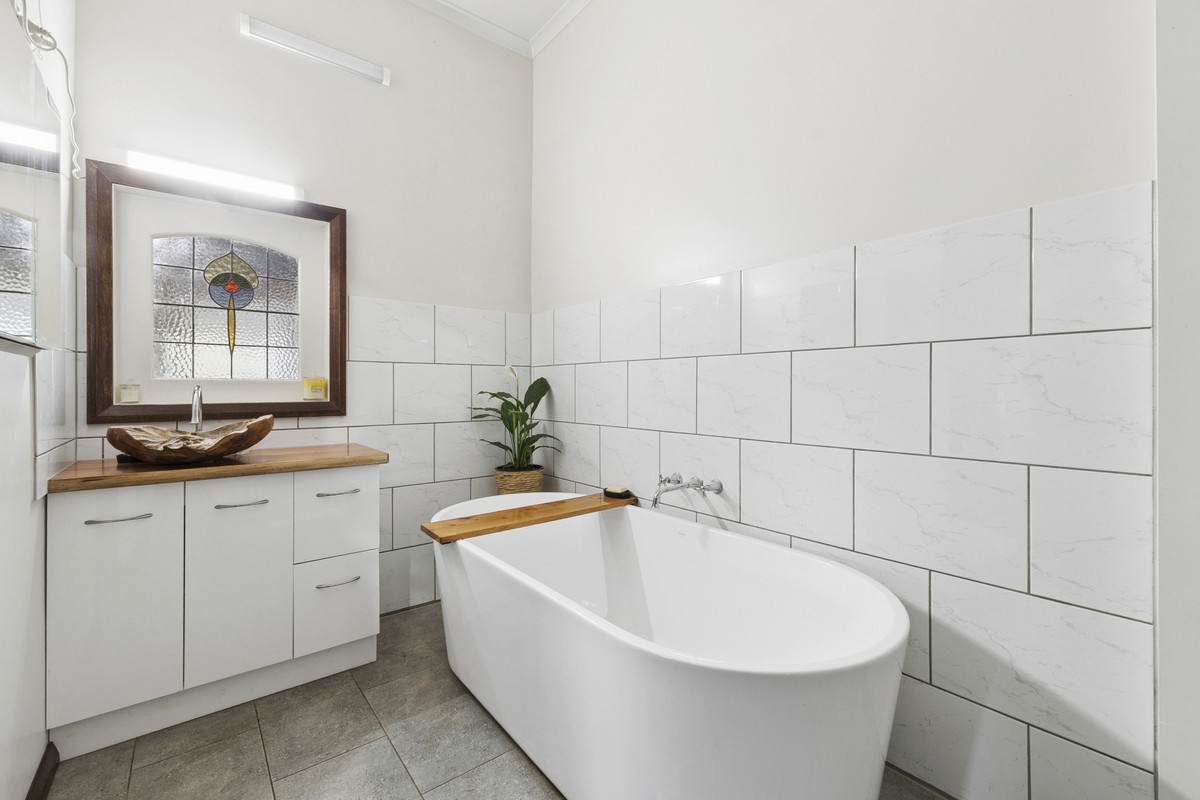 1780 Corangamite Lake Road, Dreeite For Sale by Farmbuy.com - image 10