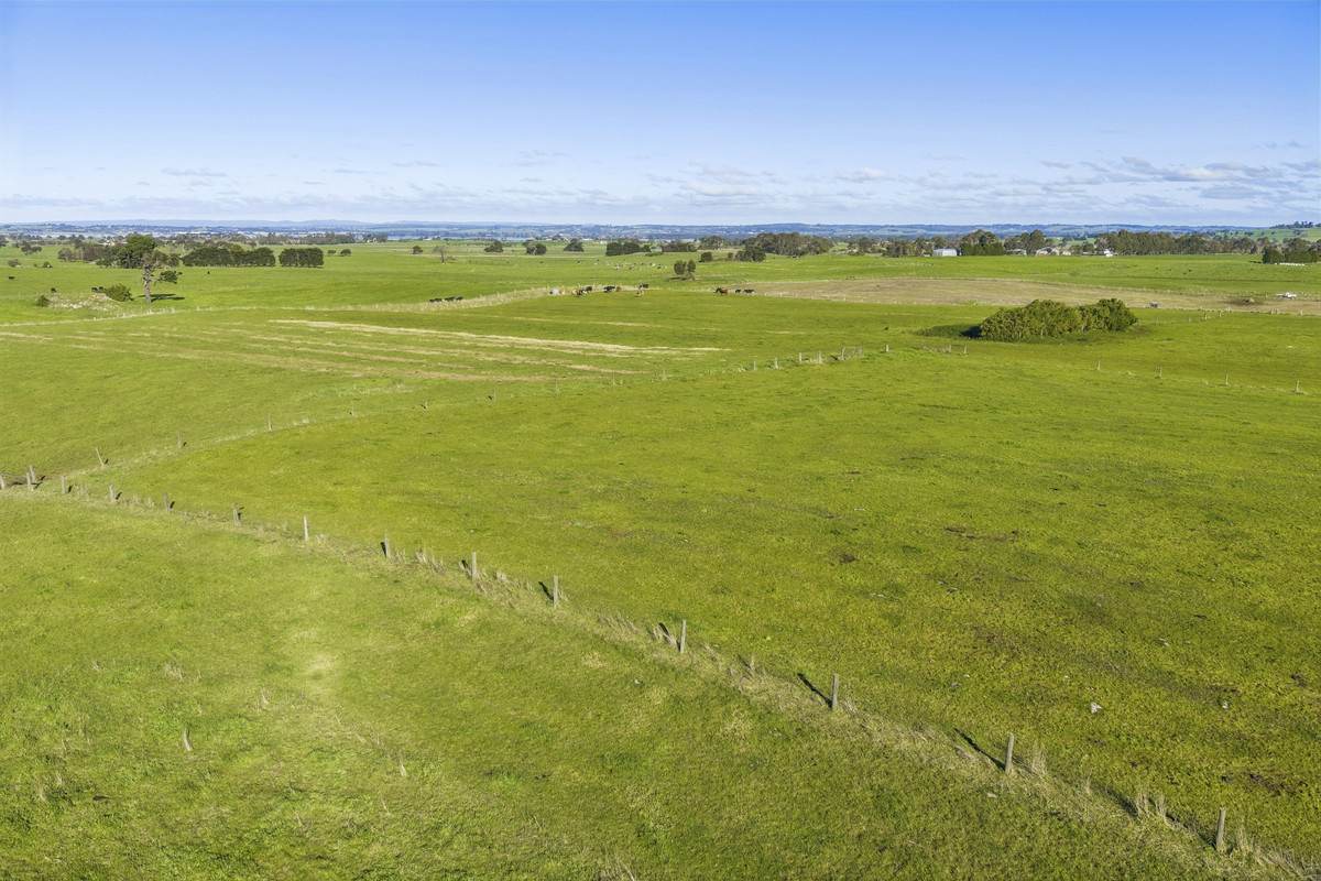 70 Ryans Lane, Coragulac For Sale by Farmbuy.com - image 11