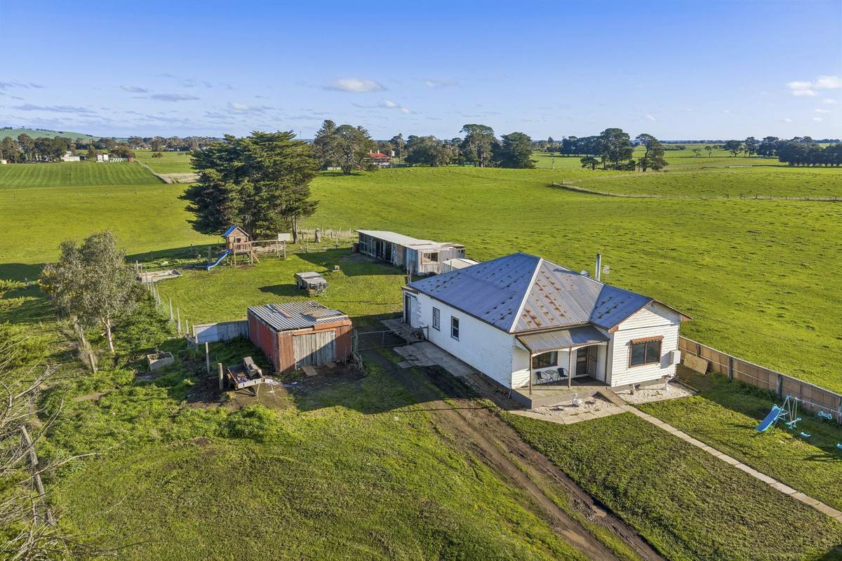 70 Ryans Lane, Coragulac For Sale by Farmbuy.com - image 2