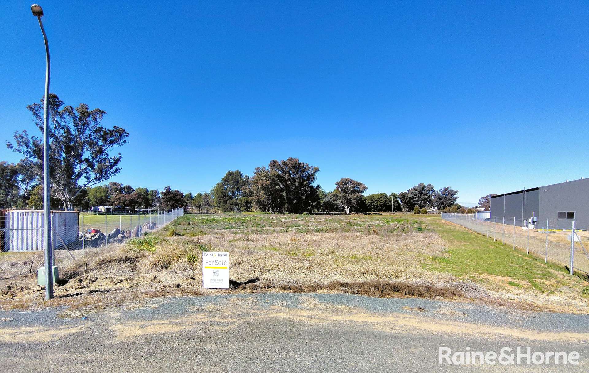 17 Phil Aston Place, Grenfell For Sale by Farmbuy.com - image 2
