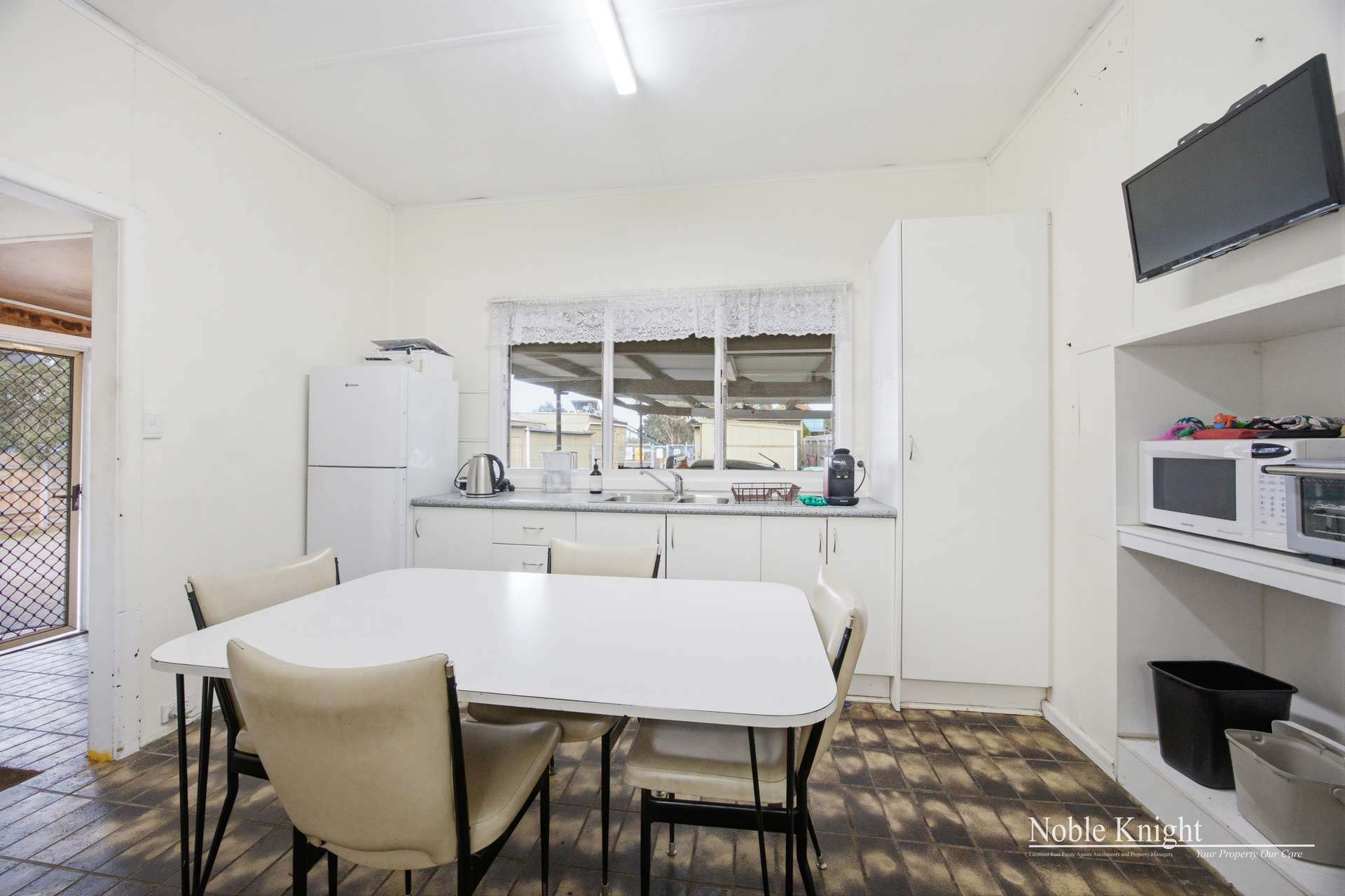 6 King Street, Yarra Glen For Sale by Farmbuy.com - image 11