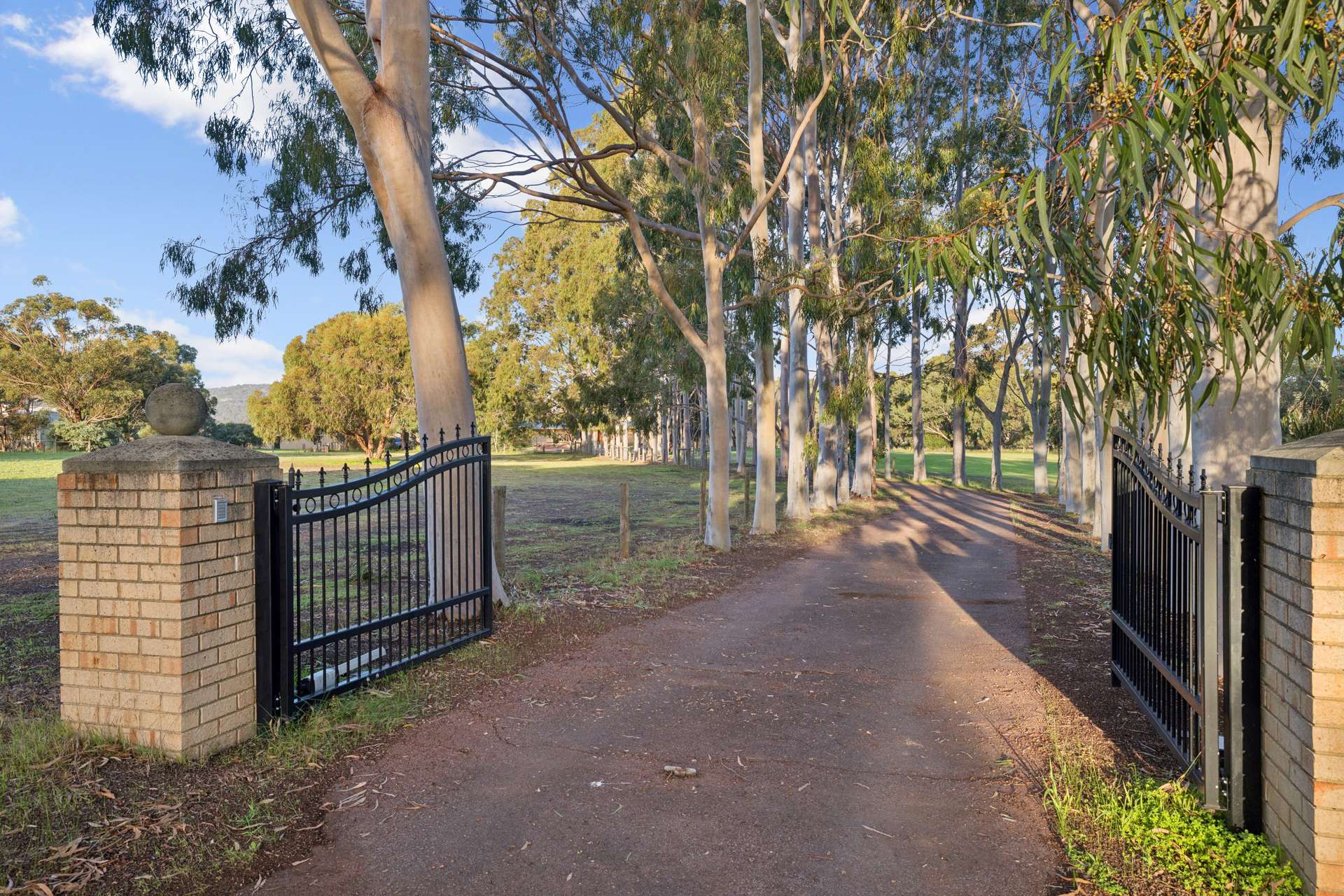 39 Kings Row, Baskerville For Sale by Farmbuy.com - image 6
