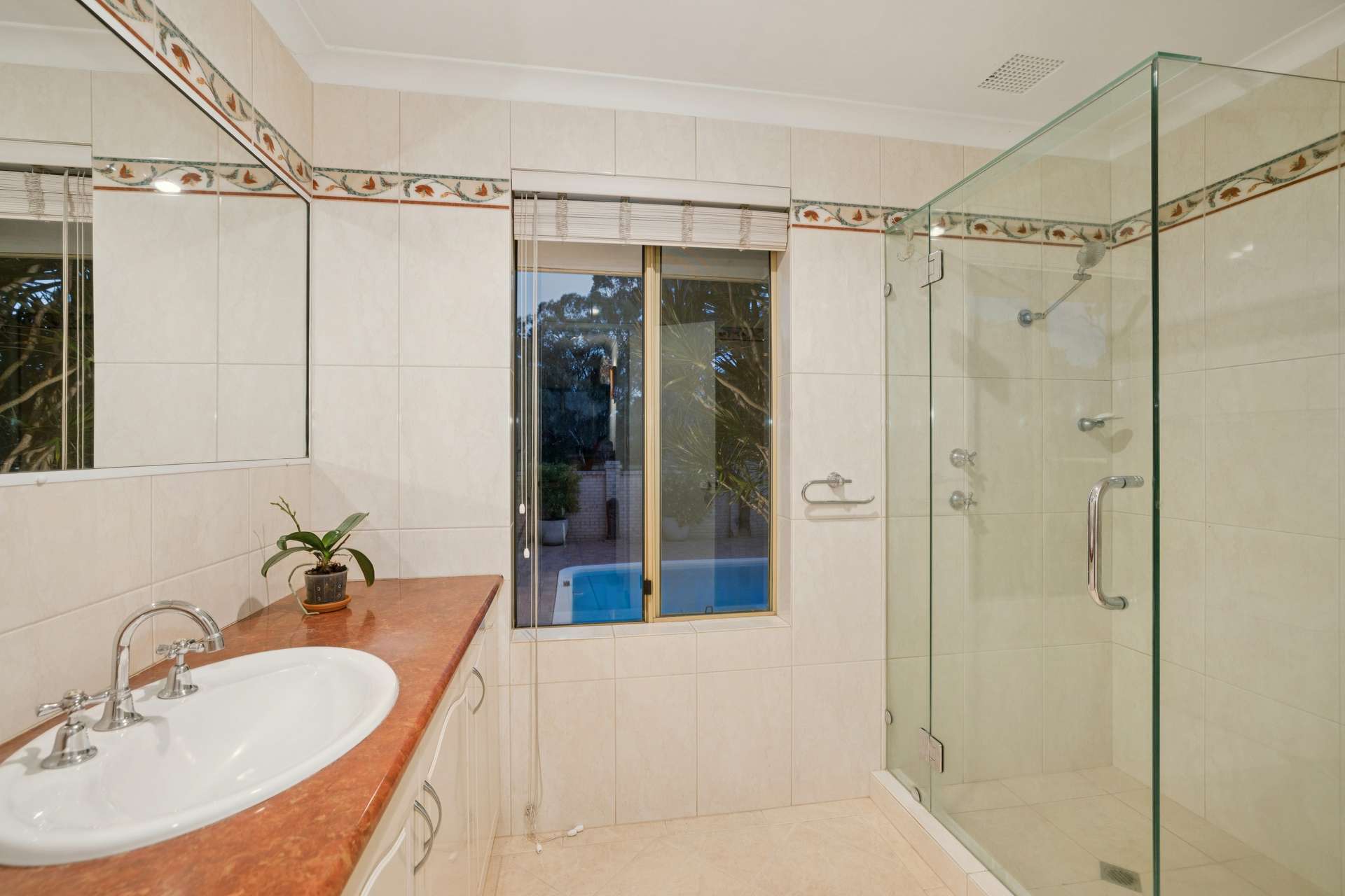 39 Kings Row, Baskerville For Sale by Farmbuy.com - image 15