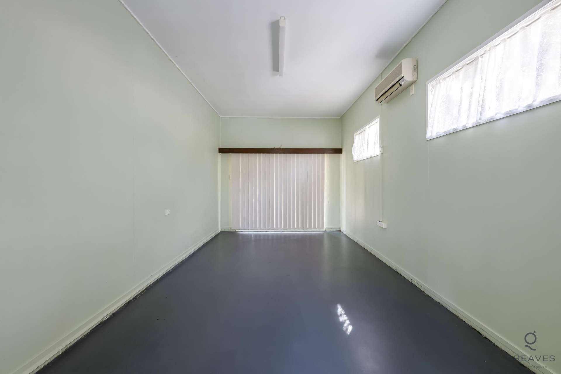 2 Low Street, Kensington For Sale by Farmbuy.com - image 12