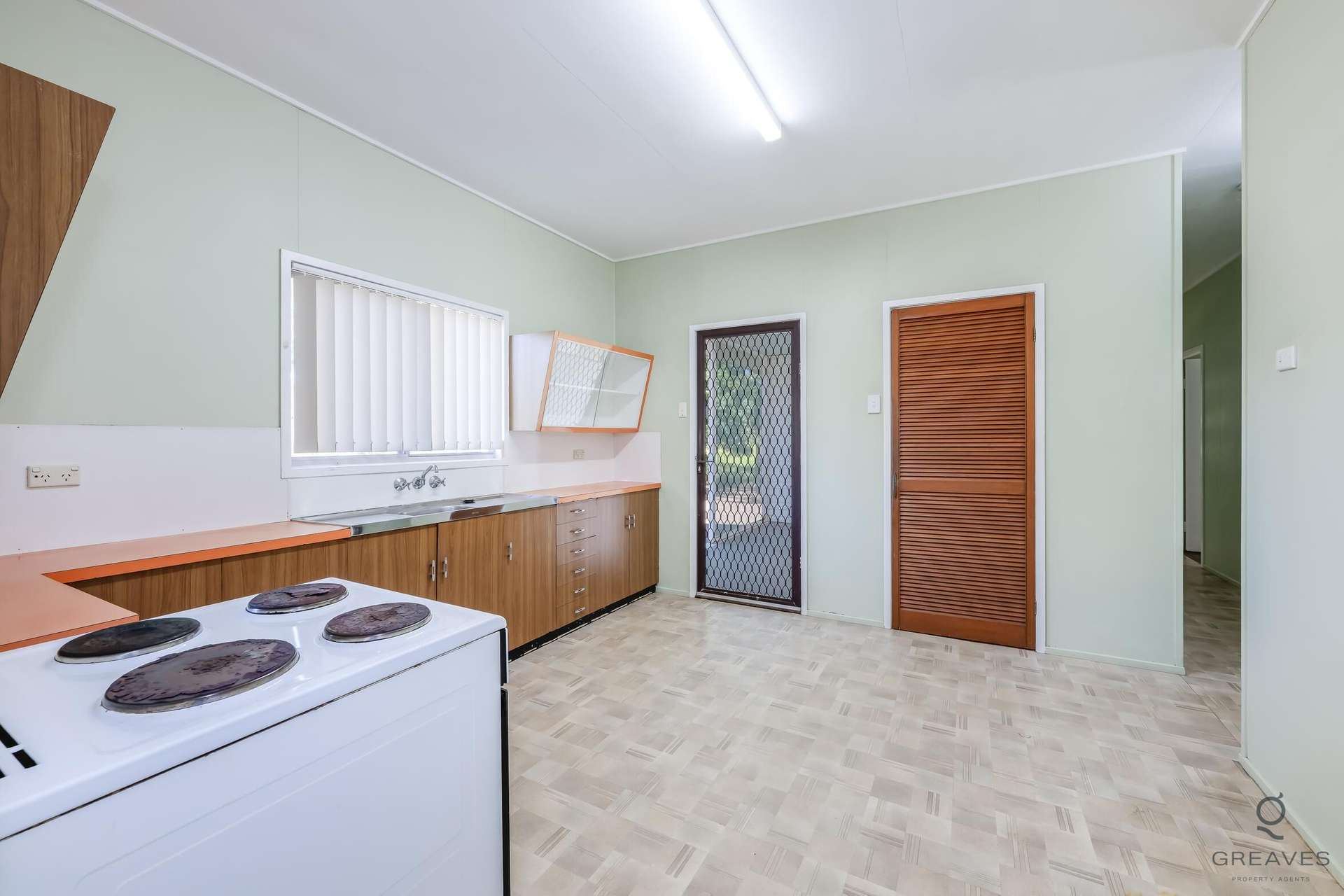 2 Low Street, Kensington For Sale by Farmbuy.com - image 4