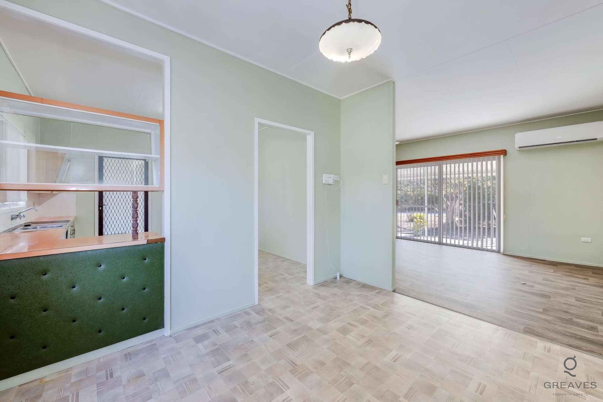 2 Low Street, Kensington For Sale by Farmbuy.com - image 8