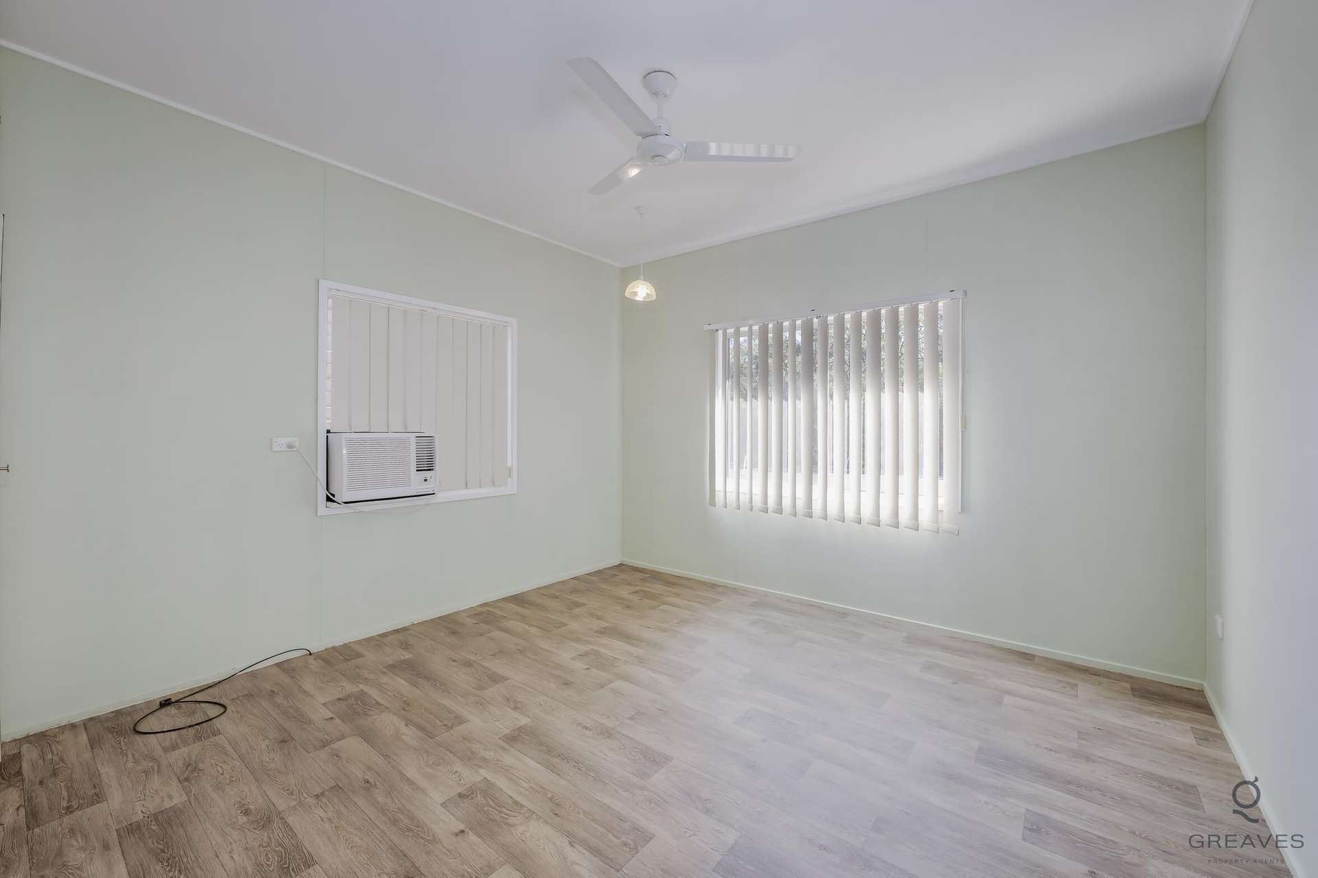 2 Low Street, Kensington For Sale by Farmbuy.com - image 9