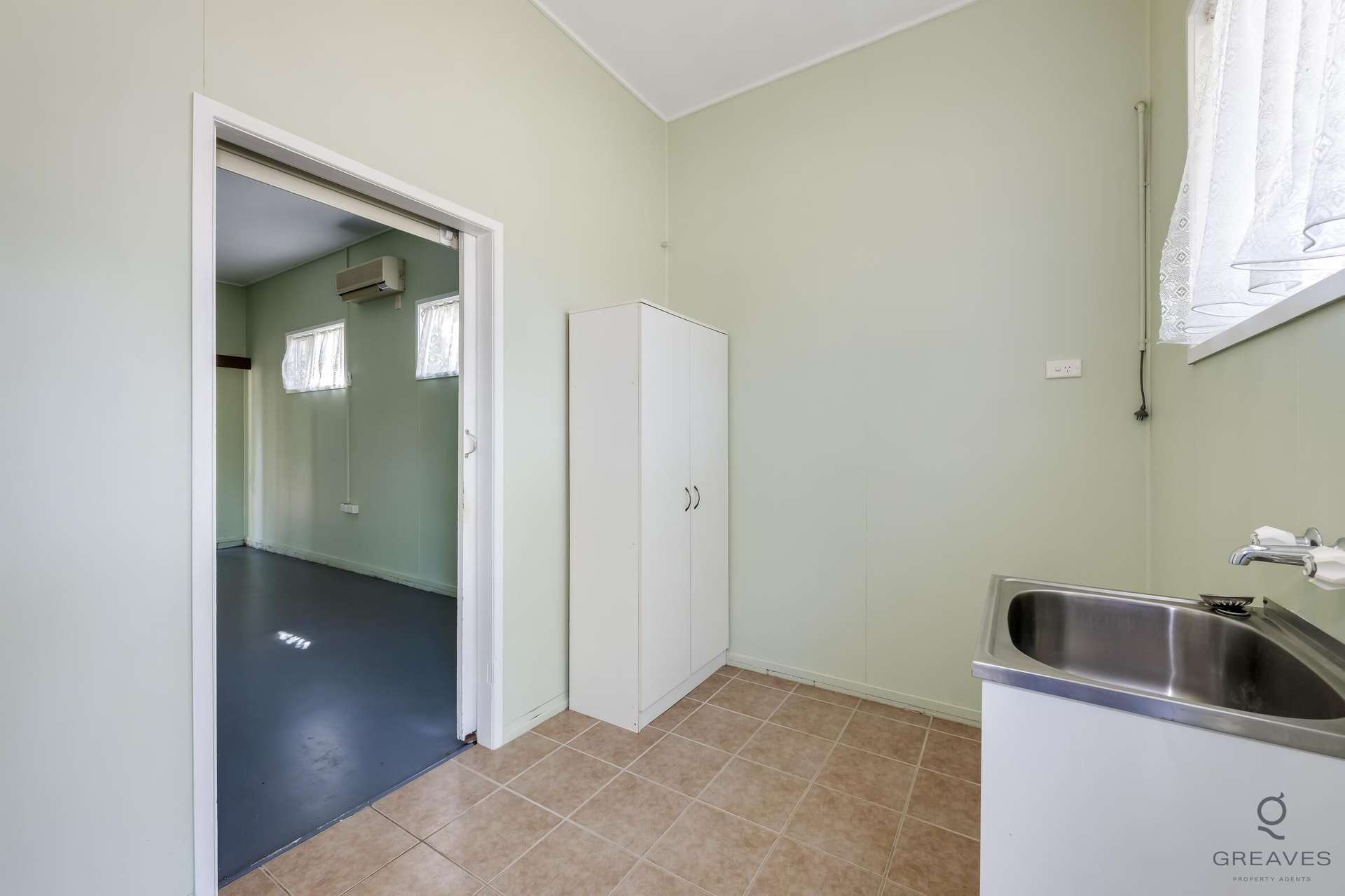 2 Low Street, Kensington For Sale by Farmbuy.com - image 13