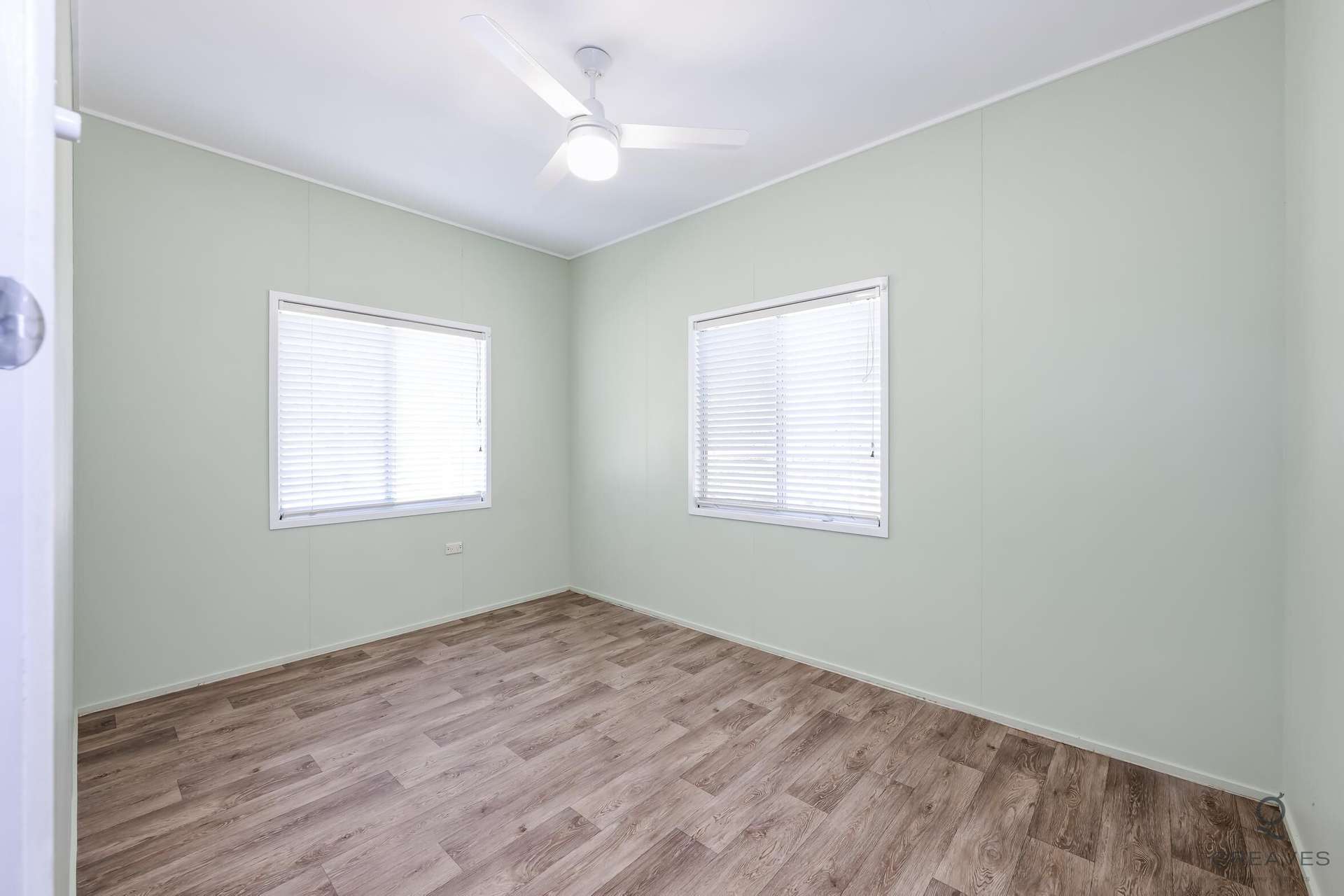 2 Low Street, Kensington For Sale by Farmbuy.com - image 10