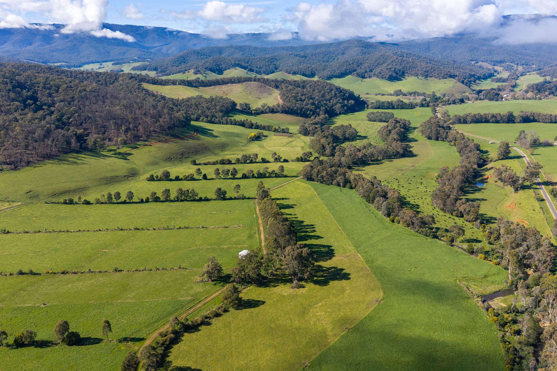 31 Greenham Road, Tallangatta Valley For Sale by Farmbuy.com - image 1