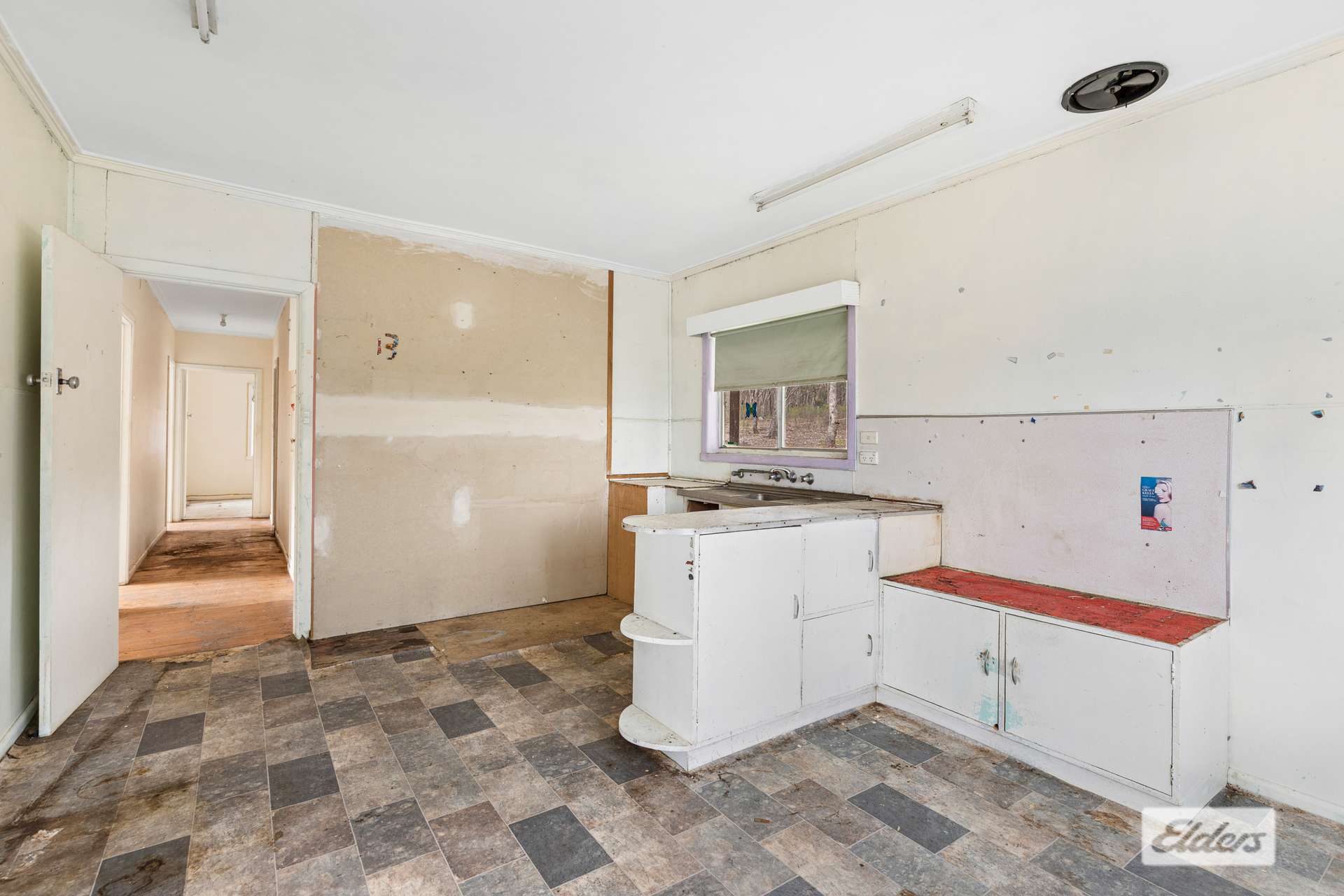 1 Grumont Street, Castlemaine For Sale by Farmbuy.com - image 4