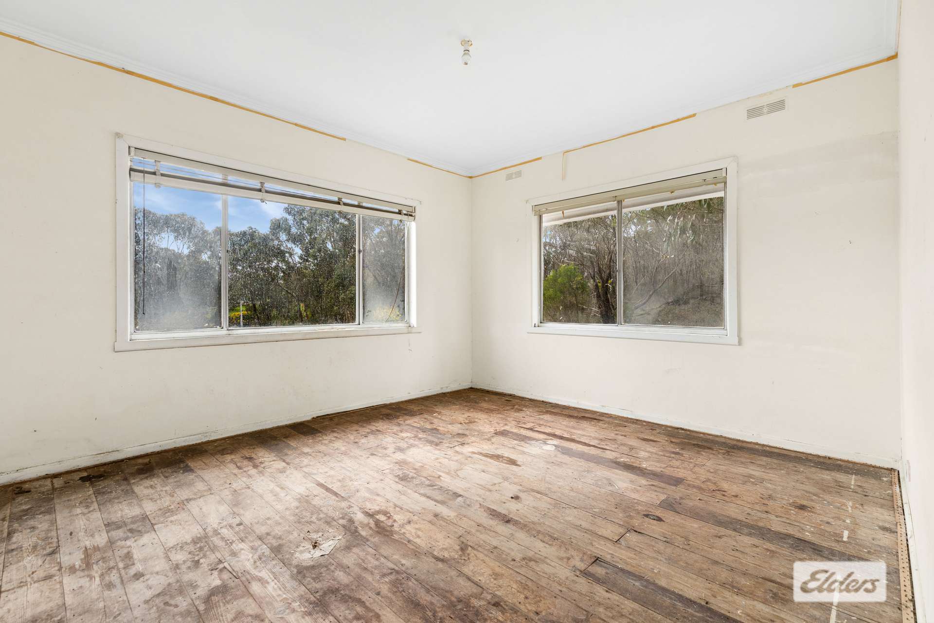 1 Grumont Street, Castlemaine For Sale by Farmbuy.com - image 6