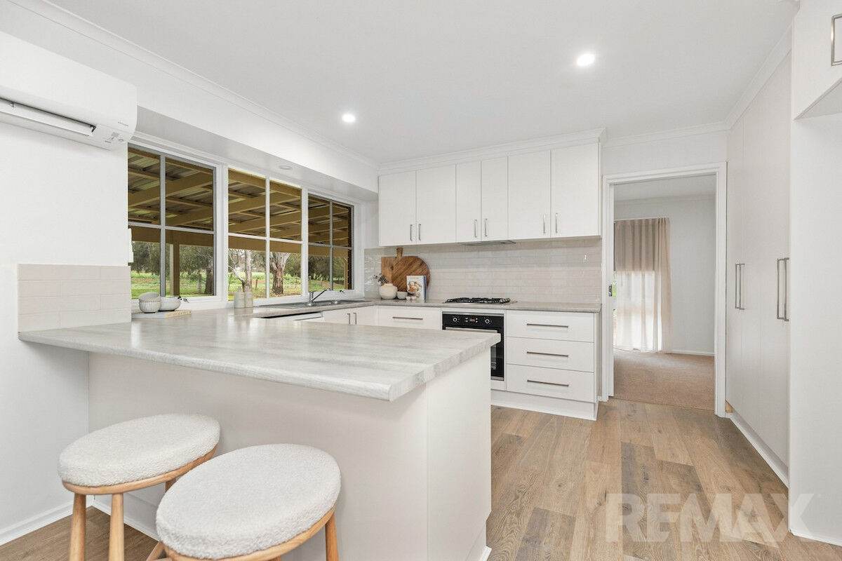 8 Sycamore Road, Lake Albert For Sale by Farmbuy.com - image 5
