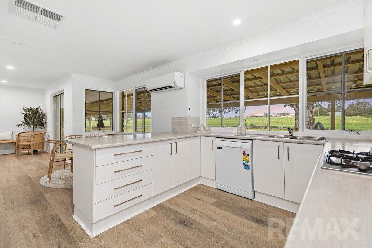 8 Sycamore Road, Lake Albert For Sale by Farmbuy.com - image 9