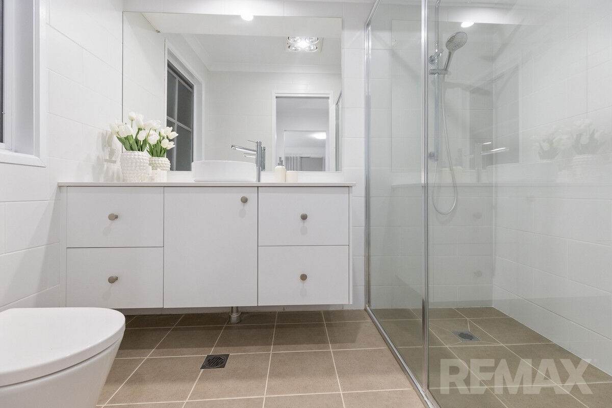 8 Sycamore Road, Lake Albert For Sale by Farmbuy.com - image 17