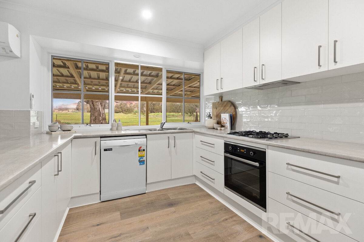 8 Sycamore Road, Lake Albert For Sale by Farmbuy.com - image 8