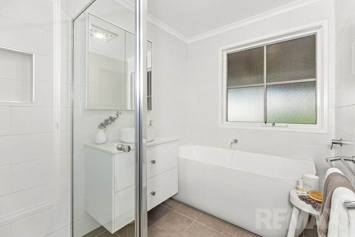 8 Sycamore Road, Lake Albert For Sale by Farmbuy.com - image 14