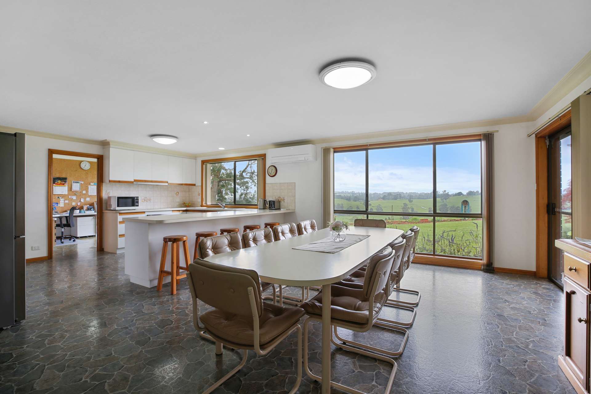 615 Old Sale Road, Drouin West For Sale by Farmbuy.com - image 7