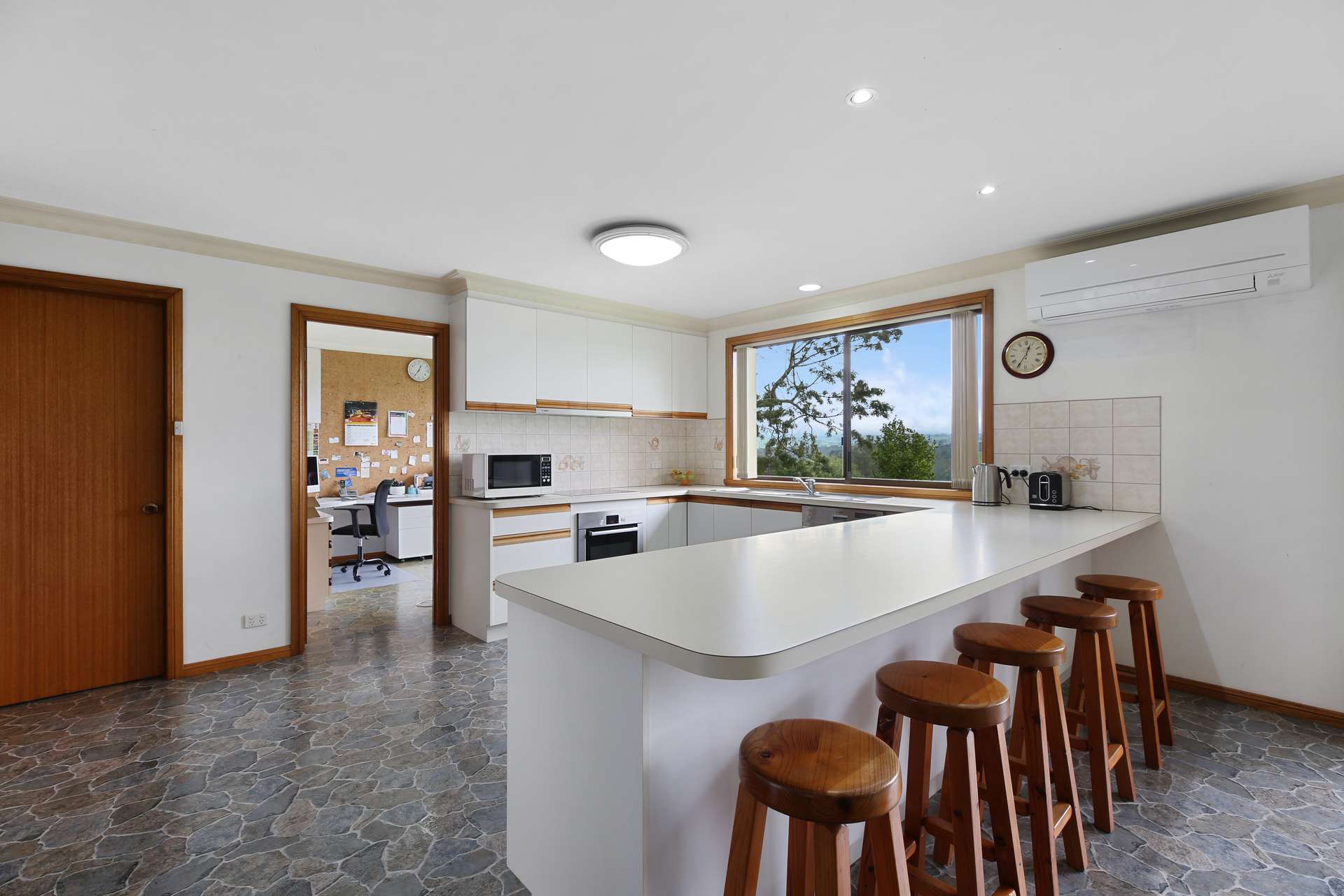 615 Old Sale Road, Drouin West For Sale by Farmbuy.com - image 5