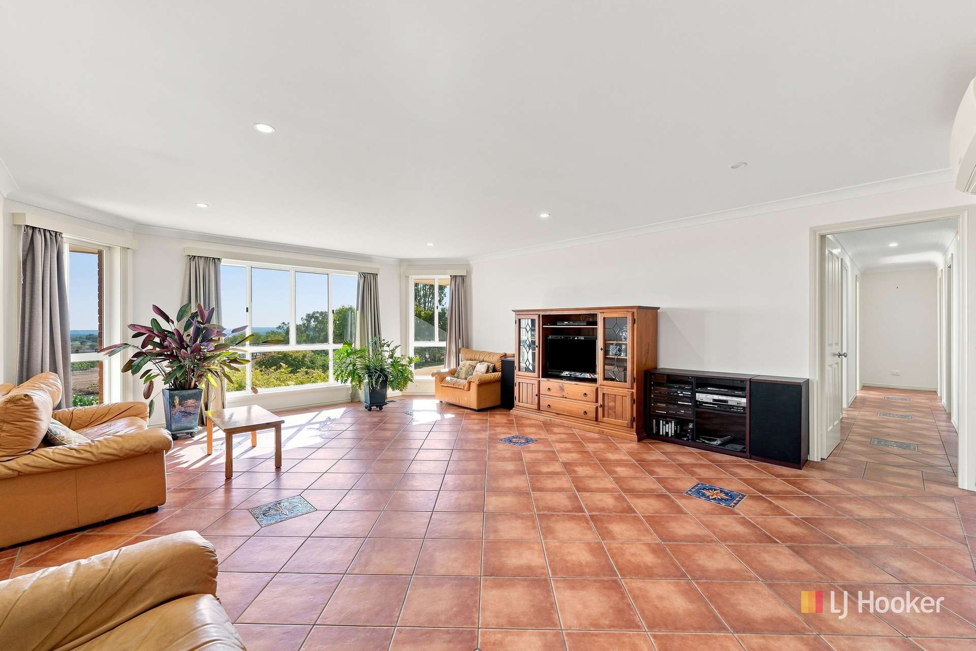 66 Doncaster Drive, Inverell For Sale by Farmbuy.com - image 8