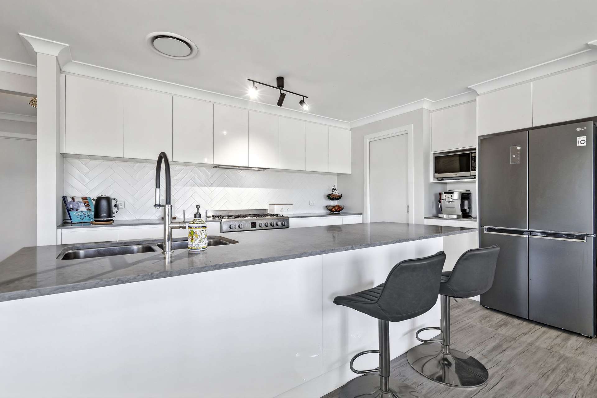 24 Tulloh Street, Crookwell For Sale by Farmbuy.com - image 4