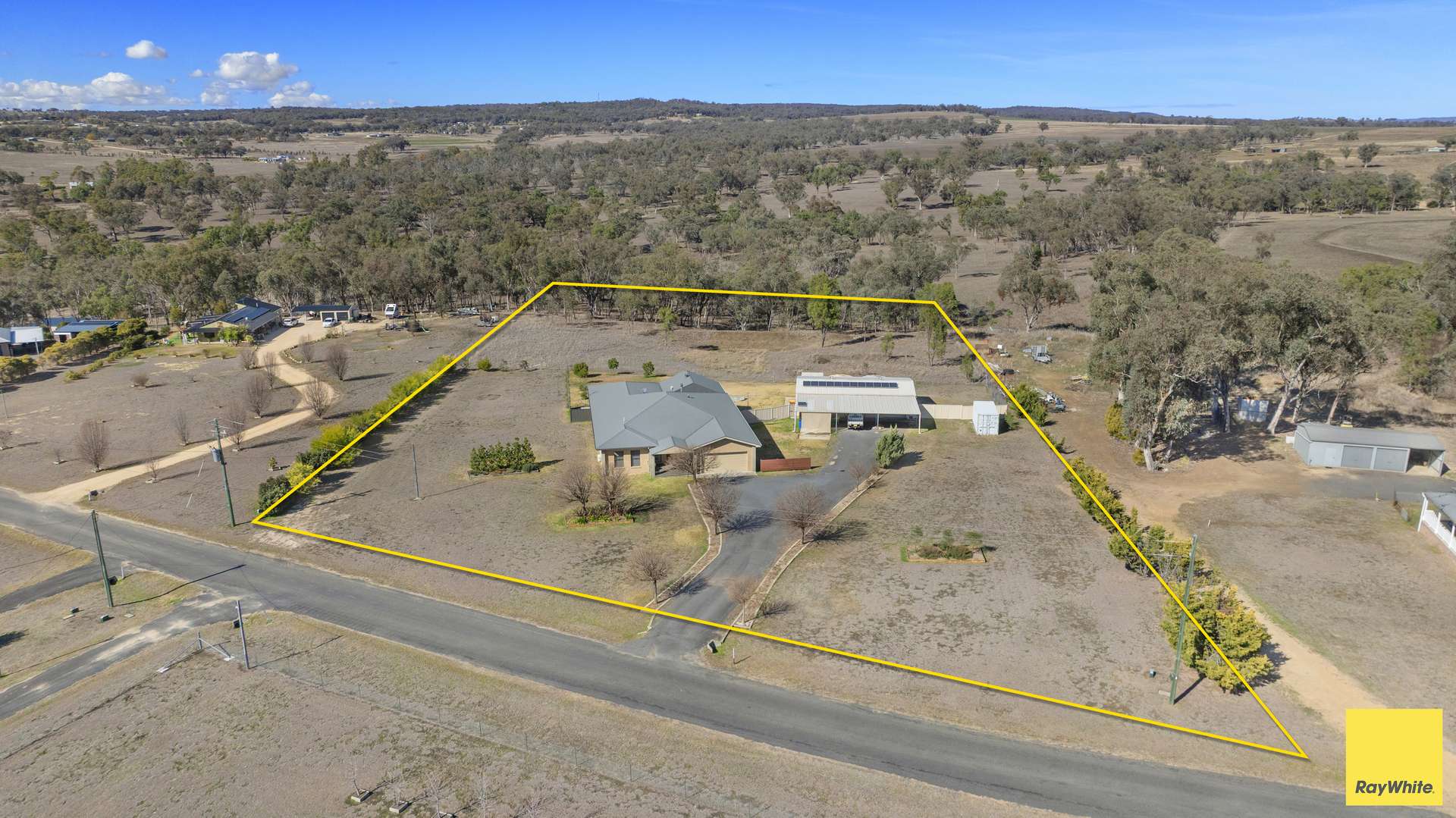 38 Clancys Drive, Inverell For Sale by Farmbuy.com - image 3