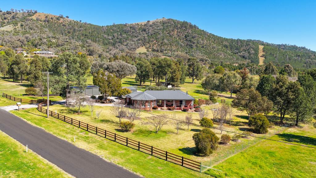 253 Catherine Way, Tamworth NSW 2340