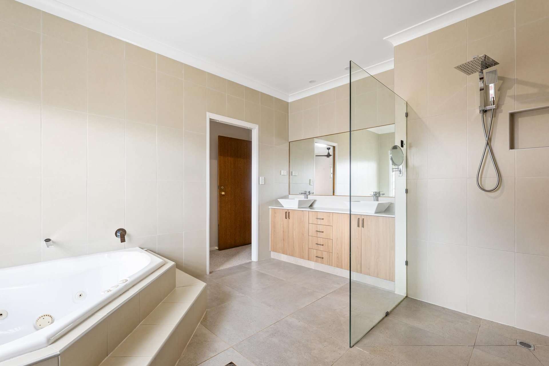10 Stanley Parade, Highfields For Sale by Farmbuy.com - image 6