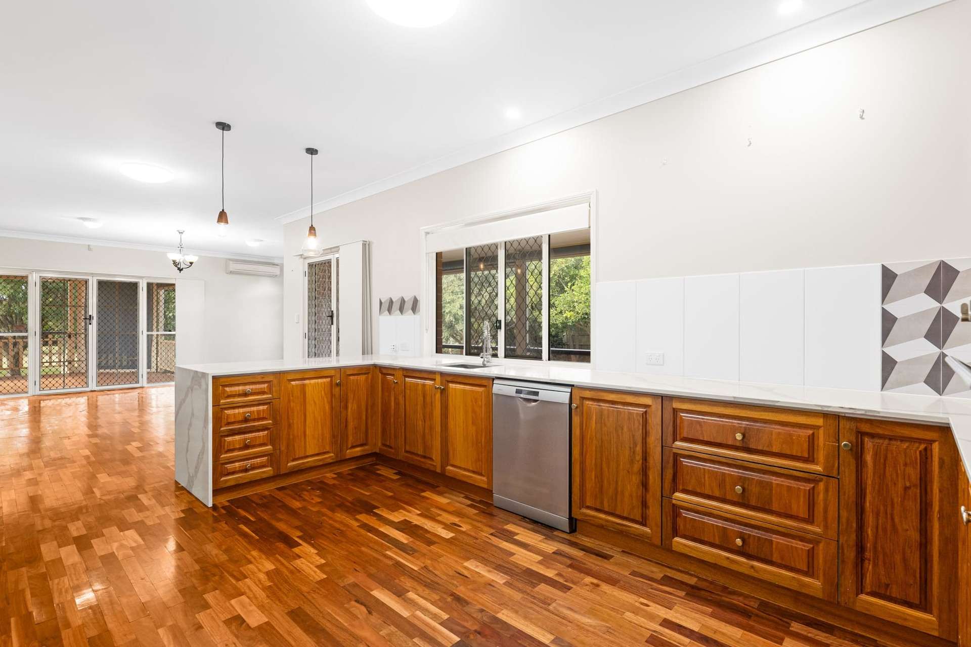 10 Stanley Parade, Highfields For Sale by Farmbuy.com - image 3
