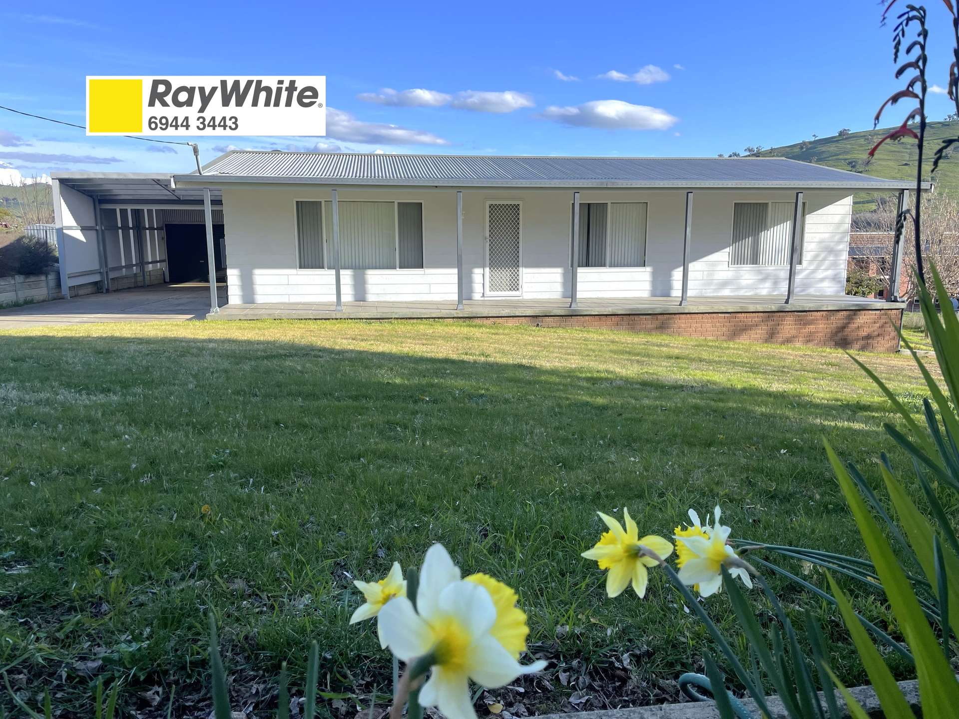 12 Nicholls Avenue, Gundagai For Sale by Farmbuy.com - image 1