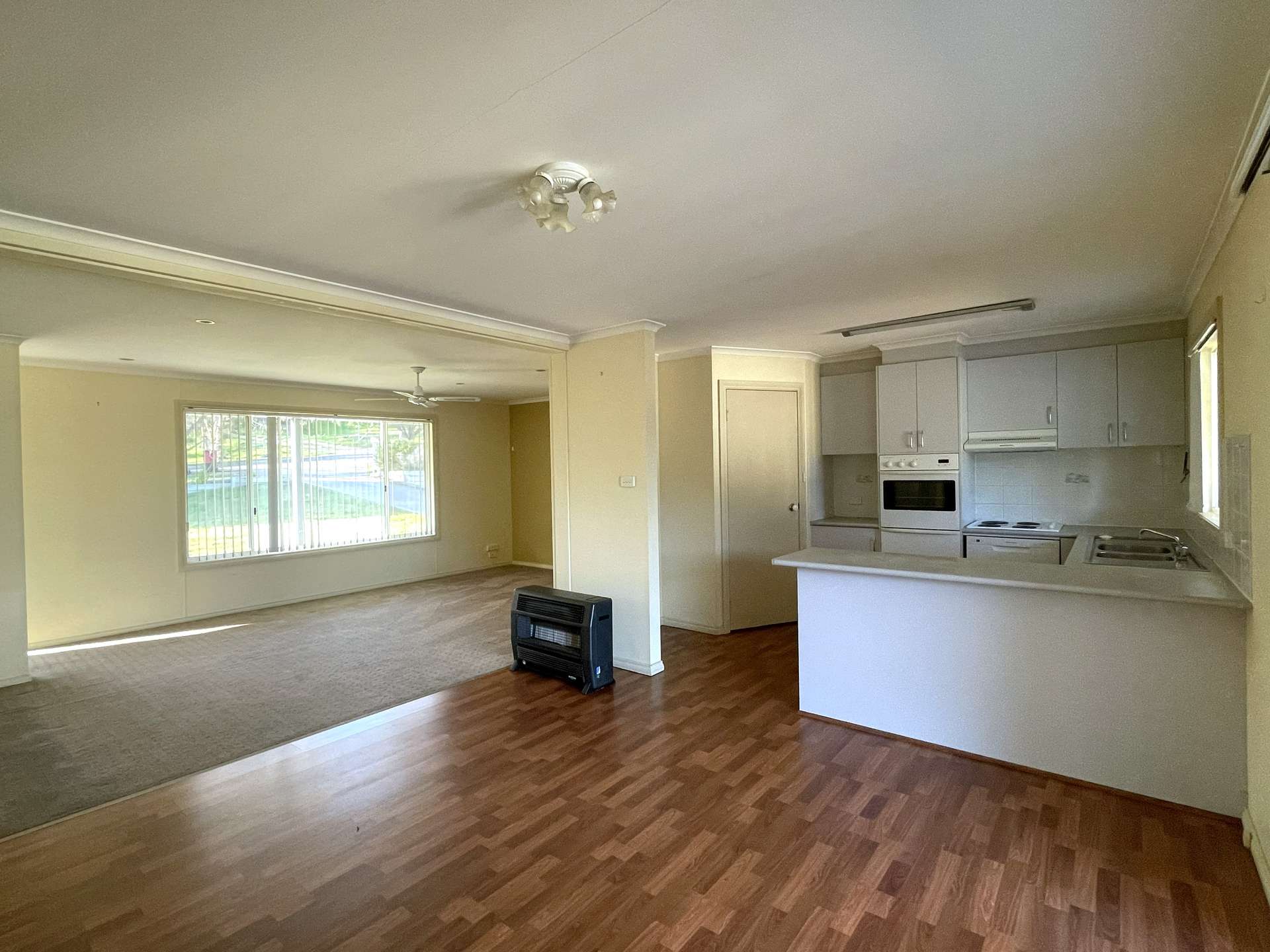 12 Nicholls Avenue, Gundagai For Sale by Farmbuy.com - image 3