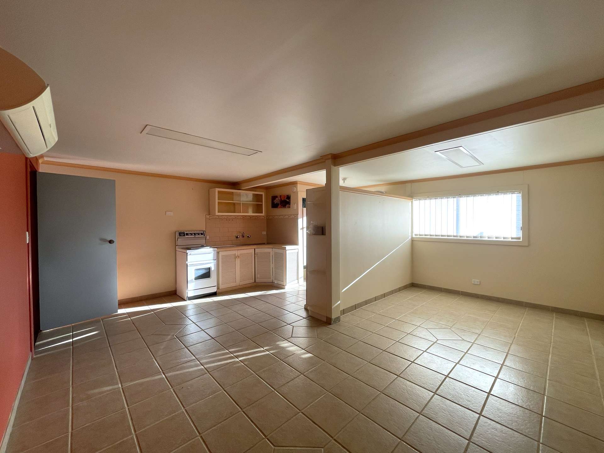 12 Nicholls Avenue, Gundagai For Sale by Farmbuy.com - image 15