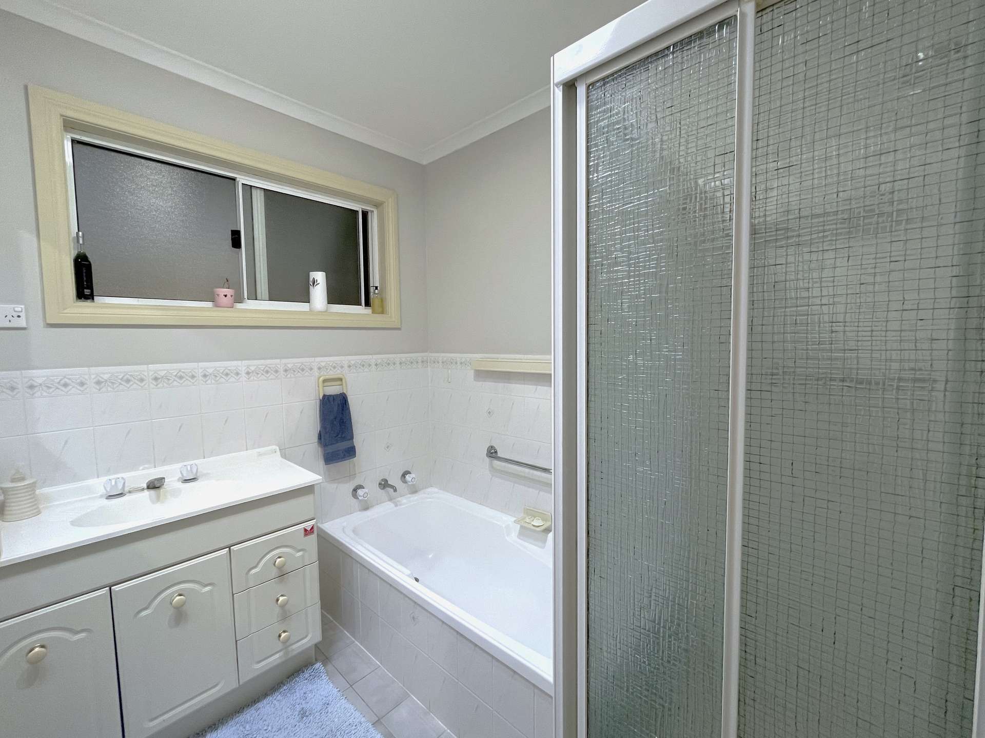 12 Nicholls Avenue, Gundagai For Sale by Farmbuy.com - image 10