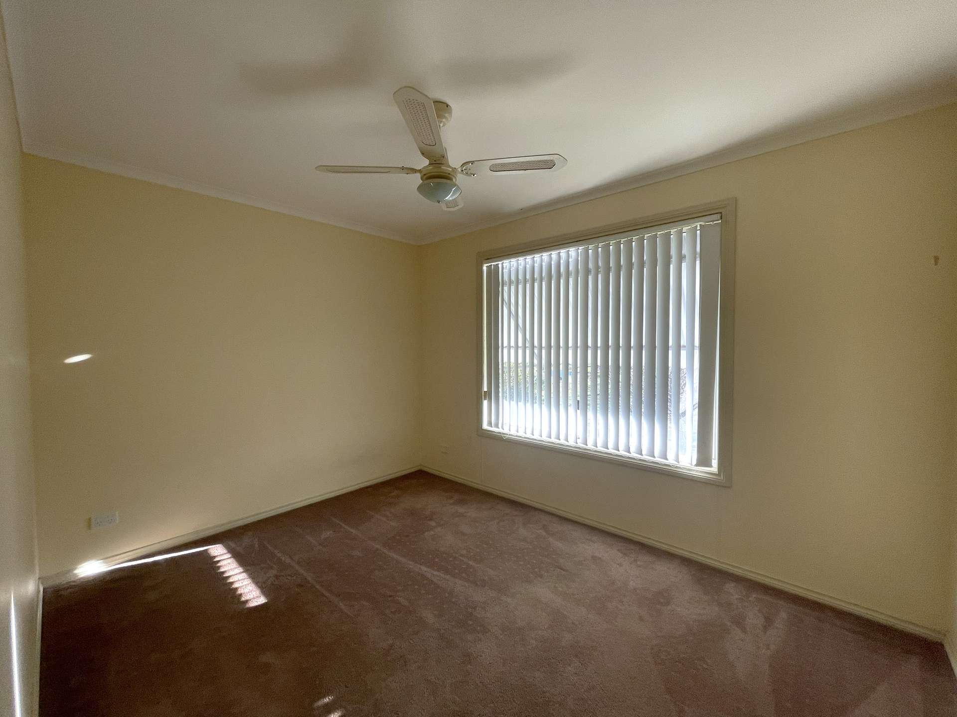 12 Nicholls Avenue, Gundagai For Sale by Farmbuy.com - image 8