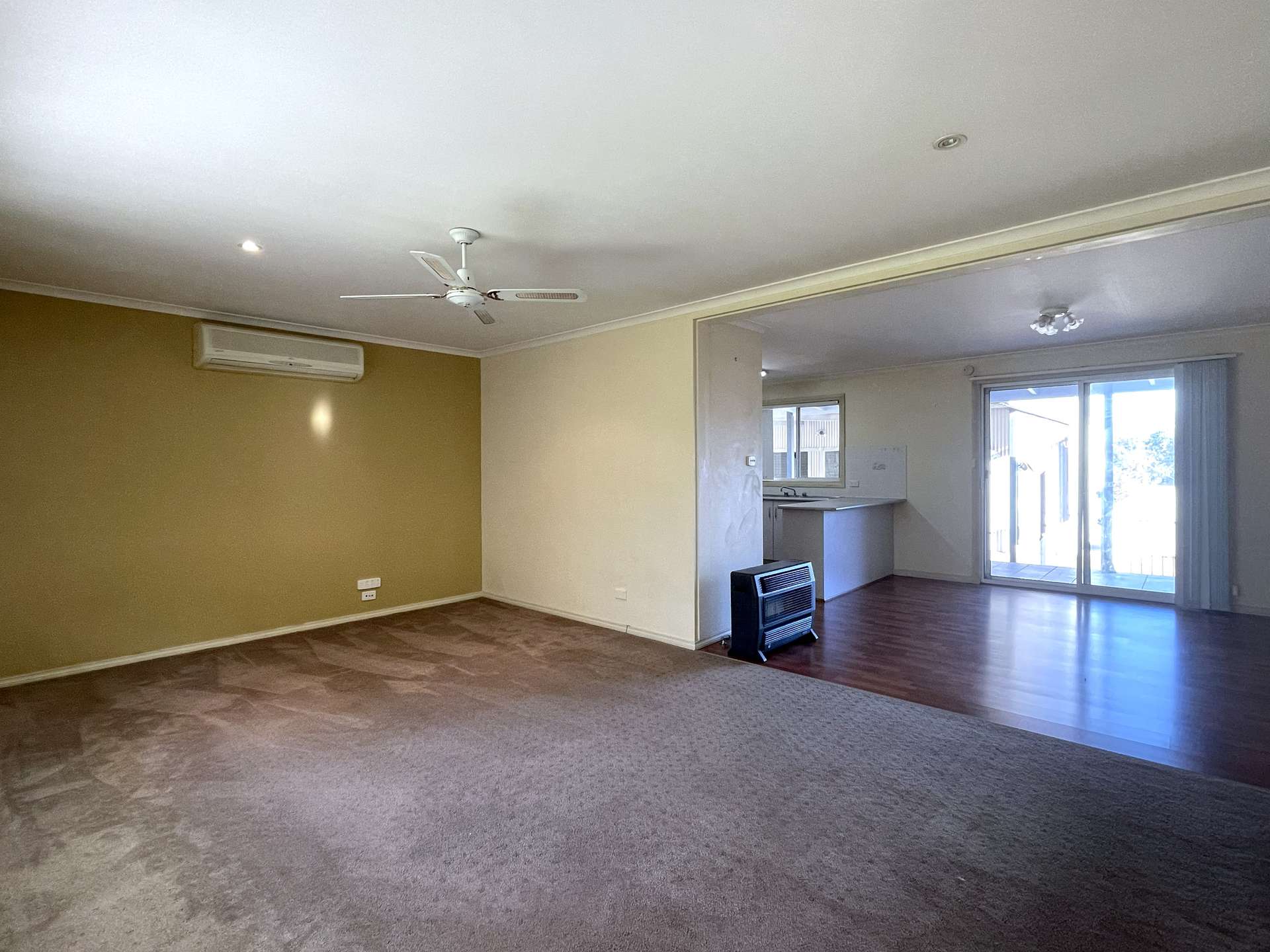 12 Nicholls Avenue, Gundagai For Sale by Farmbuy.com - image 5